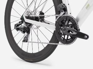 Vélo Route TREK Madone SL 6 AXS 8e Gen. Gloss Crystal White Matte Deep Smoke