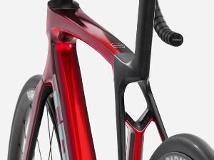 Vélo Route TREK Madone SL 5 8e Gen. Gloss Fury Red/Matte Deep Smoke